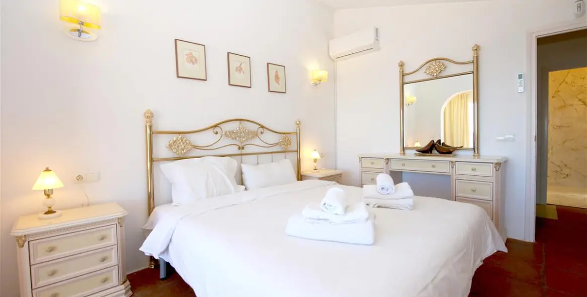 Short-term rent of semi-detached house in Estepona 13