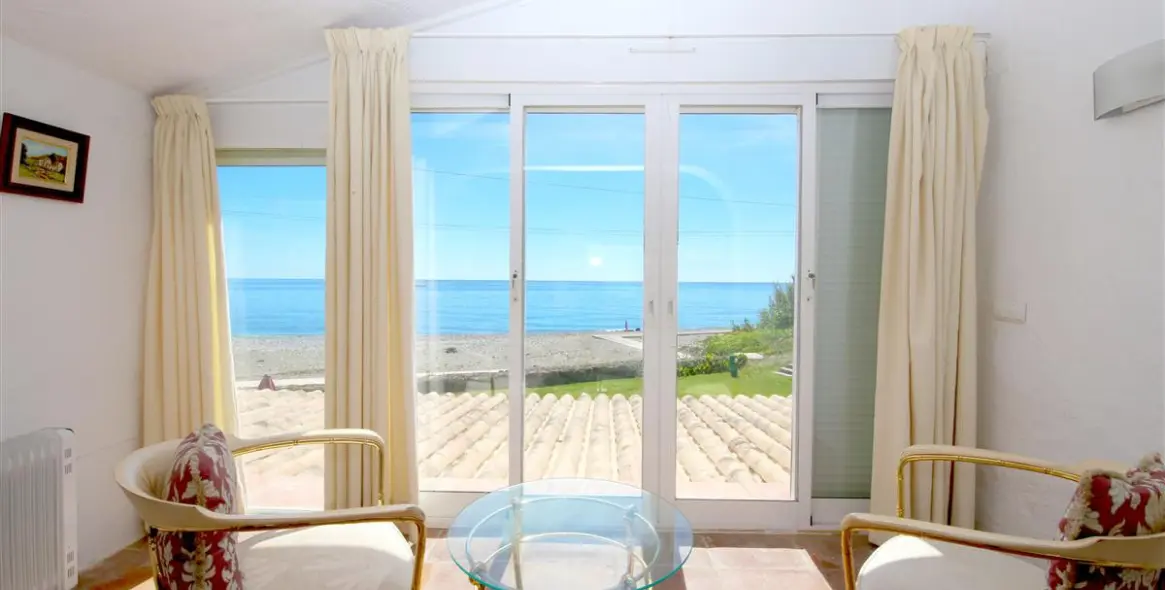 Short-term rent of semi-detached house in Estepona 14