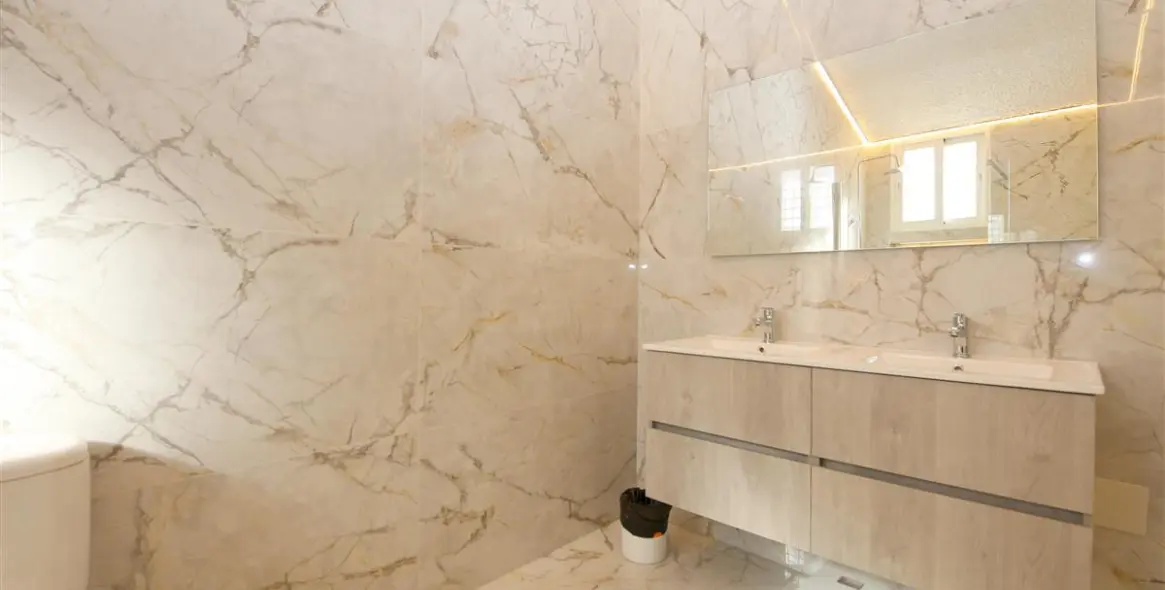 Short-term rent of semi-detached house in Estepona 16