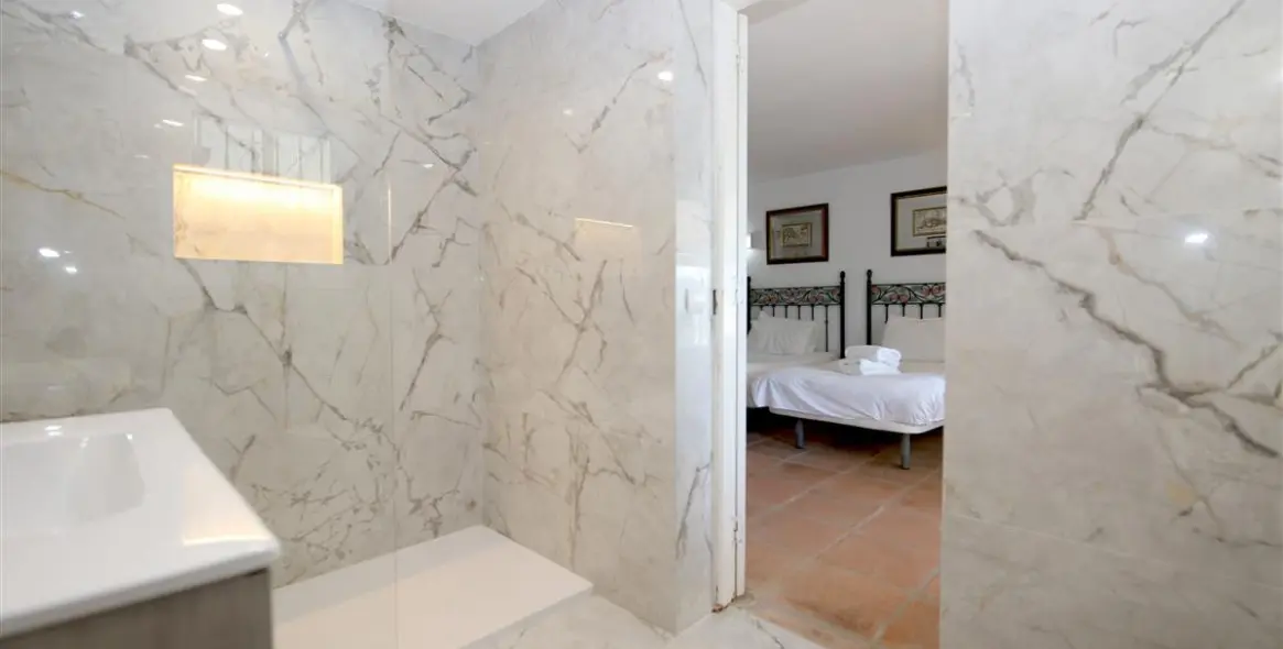 Short-term rent of semi-detached house in Estepona 20