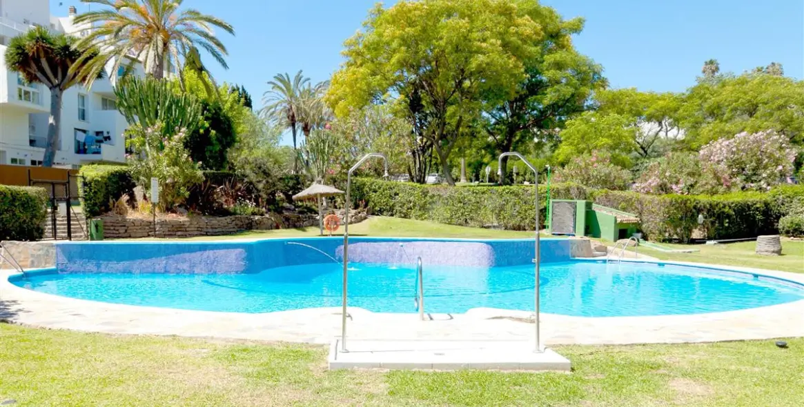 Short-term rent of semi-detached house in Estepona 21