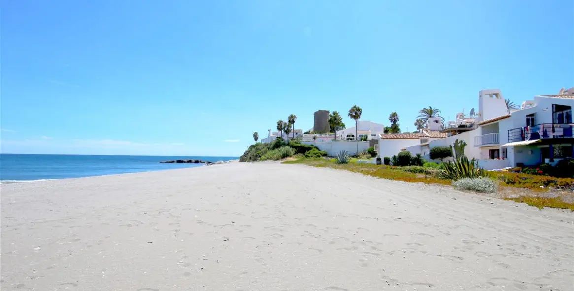 Short-term rent of semi-detached house in Estepona 24