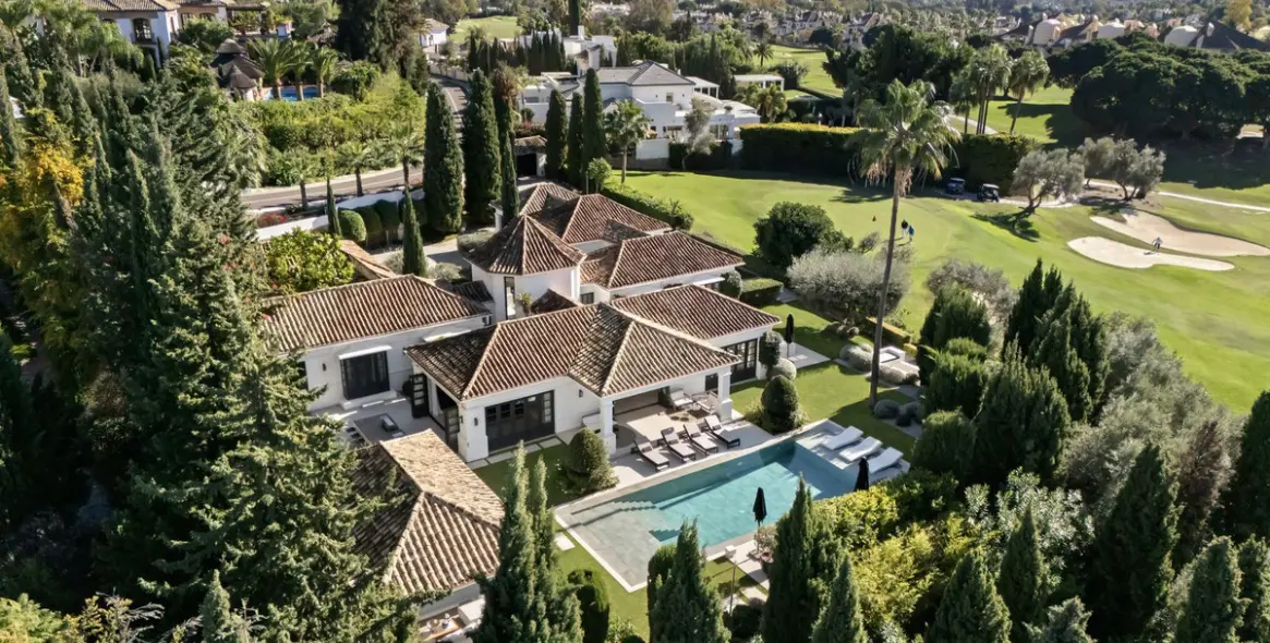 Продажа  отдельно стоящей виллы в Nueva Andalucía 2