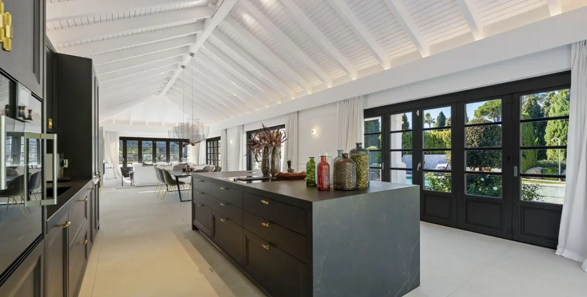 Продажа  отдельно стоящей виллы в Nueva Andalucía 8