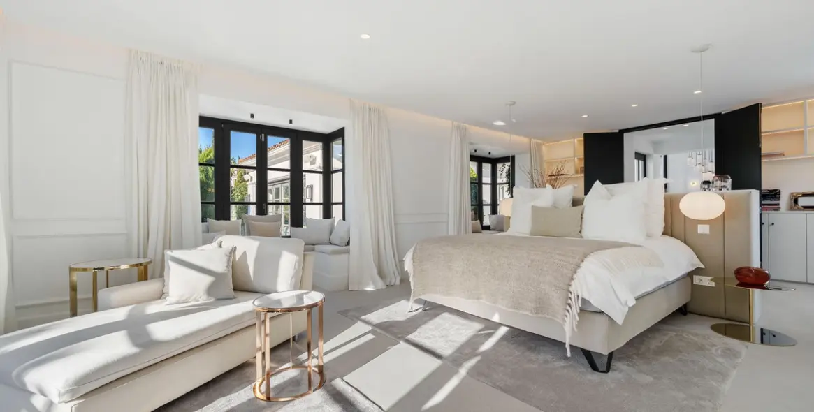 Продажа  отдельно стоящей виллы в Nueva Andalucía 10