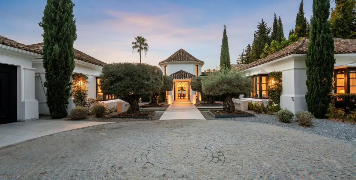 Продажа  отдельно стоящей виллы в Nueva Andalucía 16