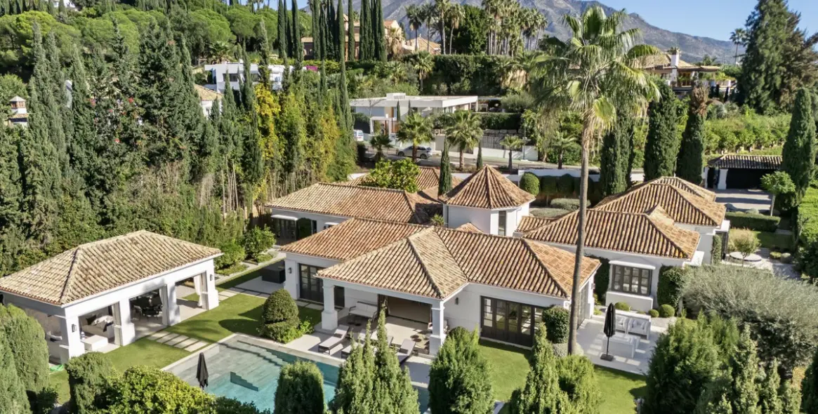 Продажа  отдельно стоящей виллы в Nueva Andalucía 17