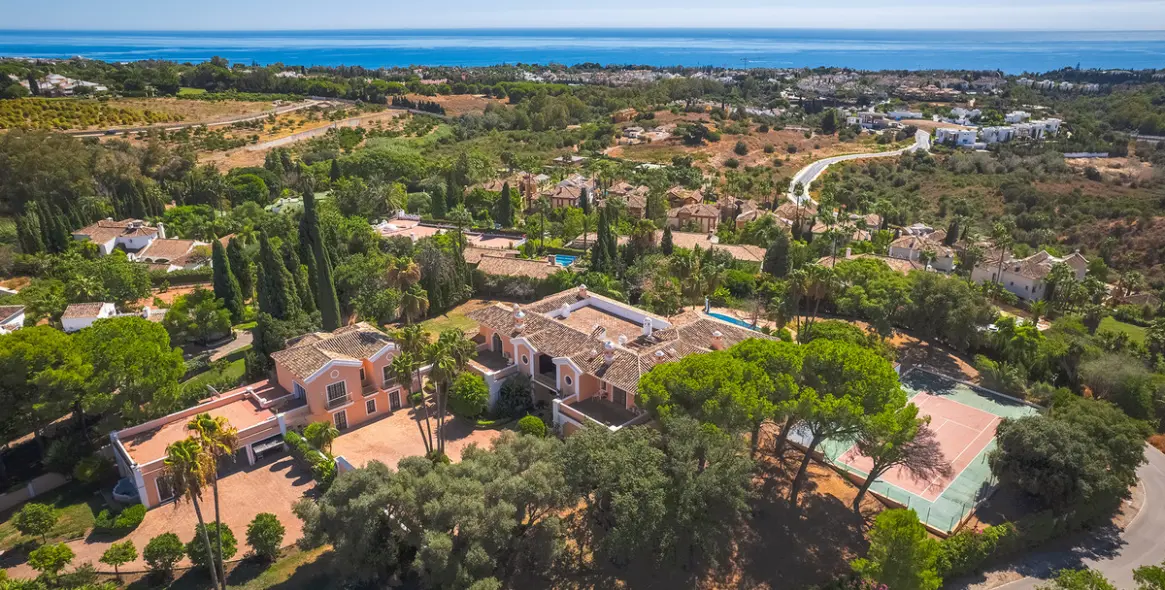 Продажа  отдельно стоящей виллы в The Golden Mile 1