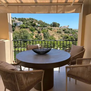 Long-term rent of middle floor apartment in La Quinta