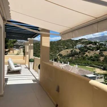 Long-term rent of middle floor apartment in La Quinta