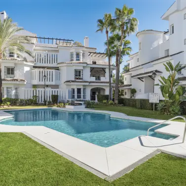 Long-term rent of penthouse in Nueva Andalucía