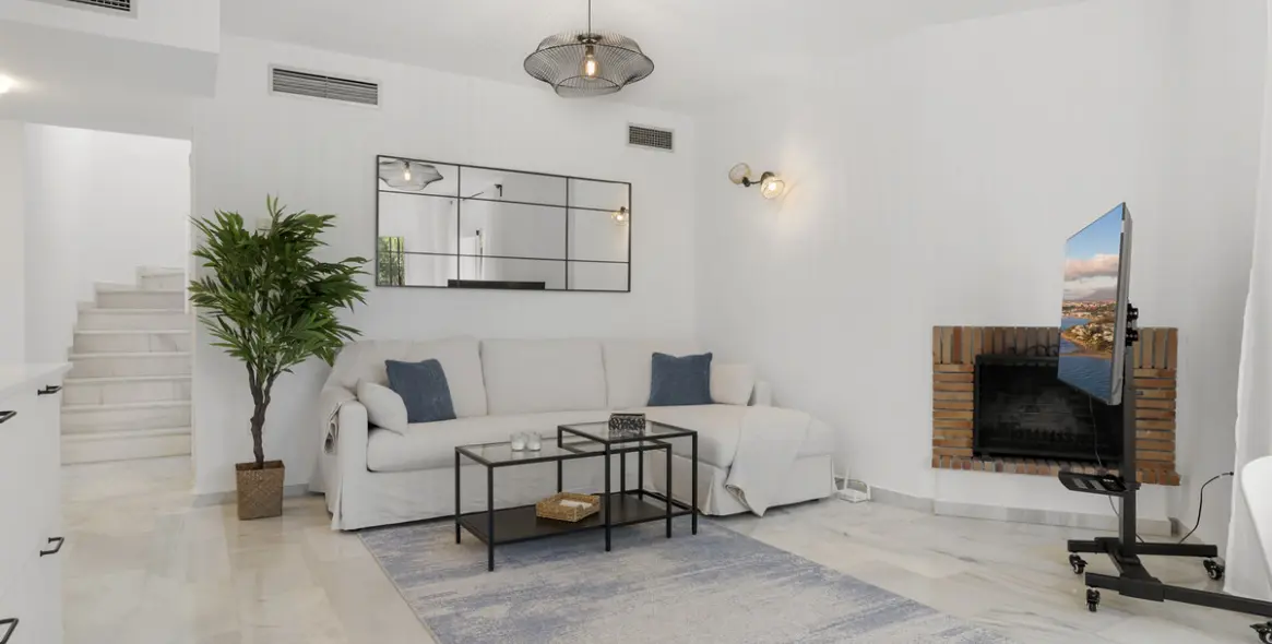 Long-term rent of penthouse in Nueva Andalucía 3