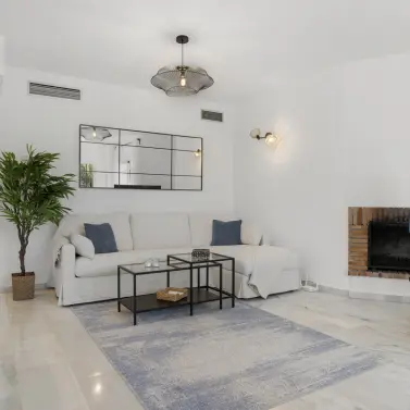 Long-term rent of penthouse in Nueva Andalucía