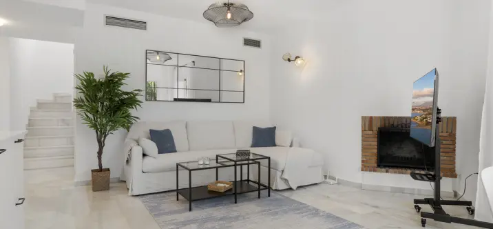 Long-term rent of penthouse in Nueva Andalucía 2