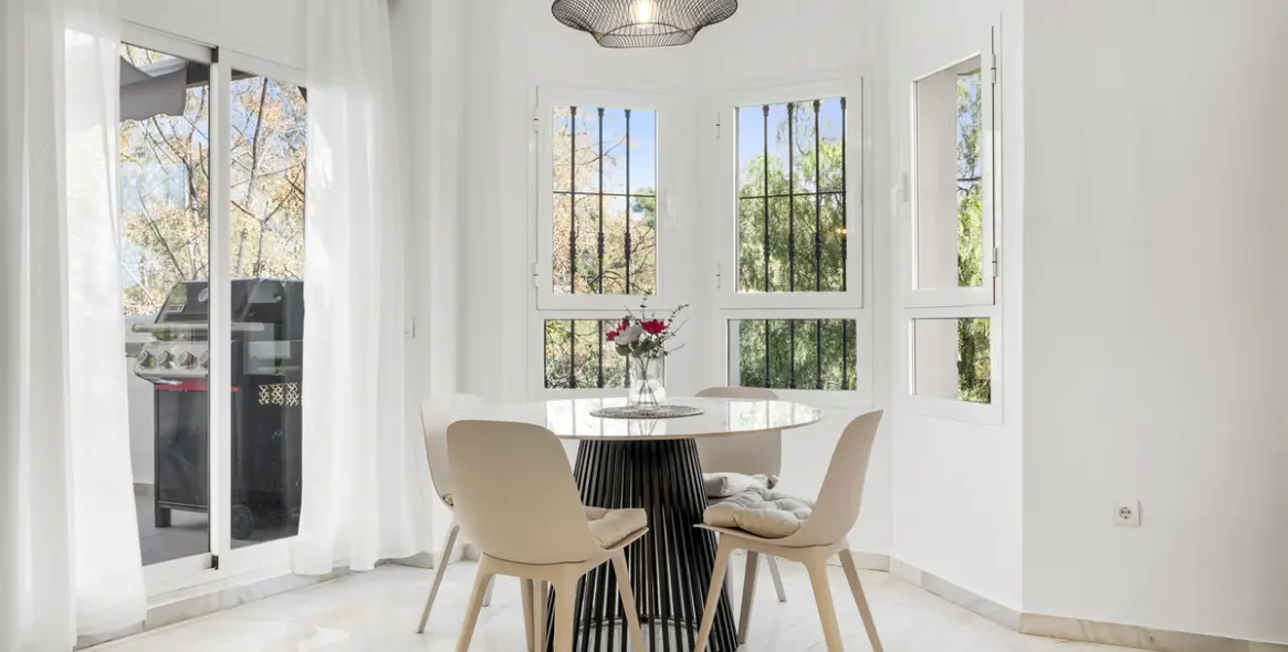 Long-term rent of penthouse in Nueva Andalucía 8