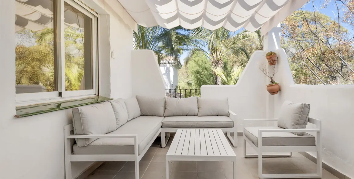 Long-term rent of penthouse in Nueva Andalucía 10