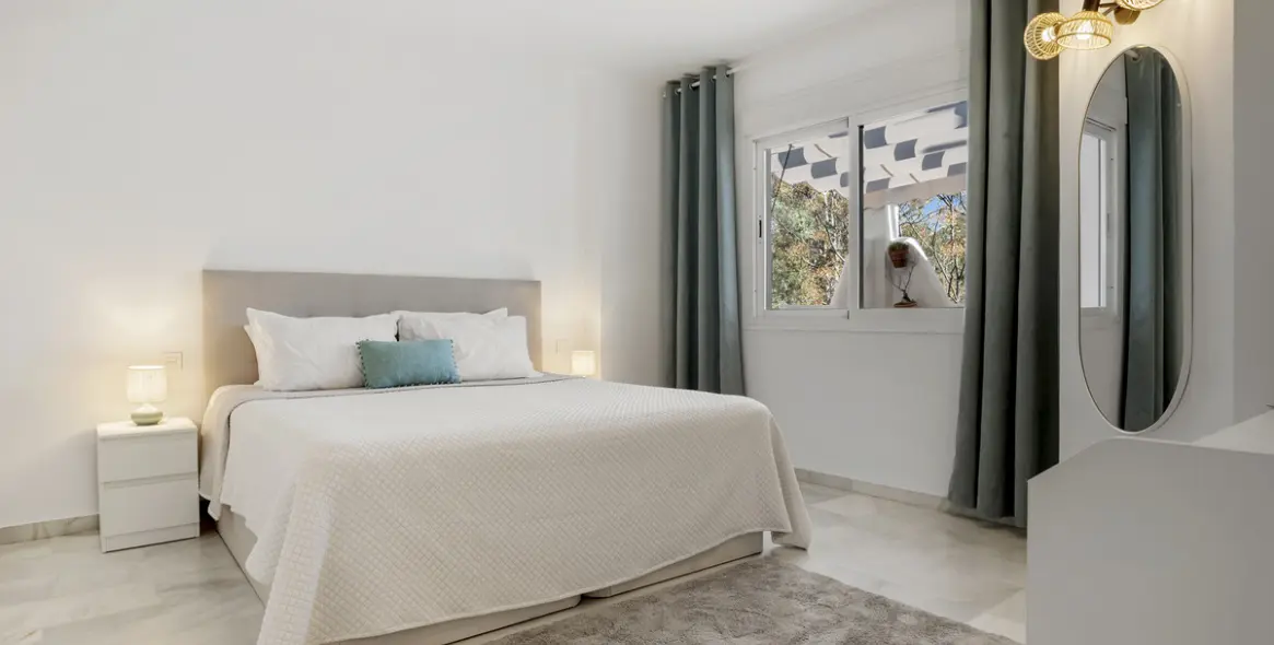 Long-term rent of penthouse in Nueva Andalucía 11