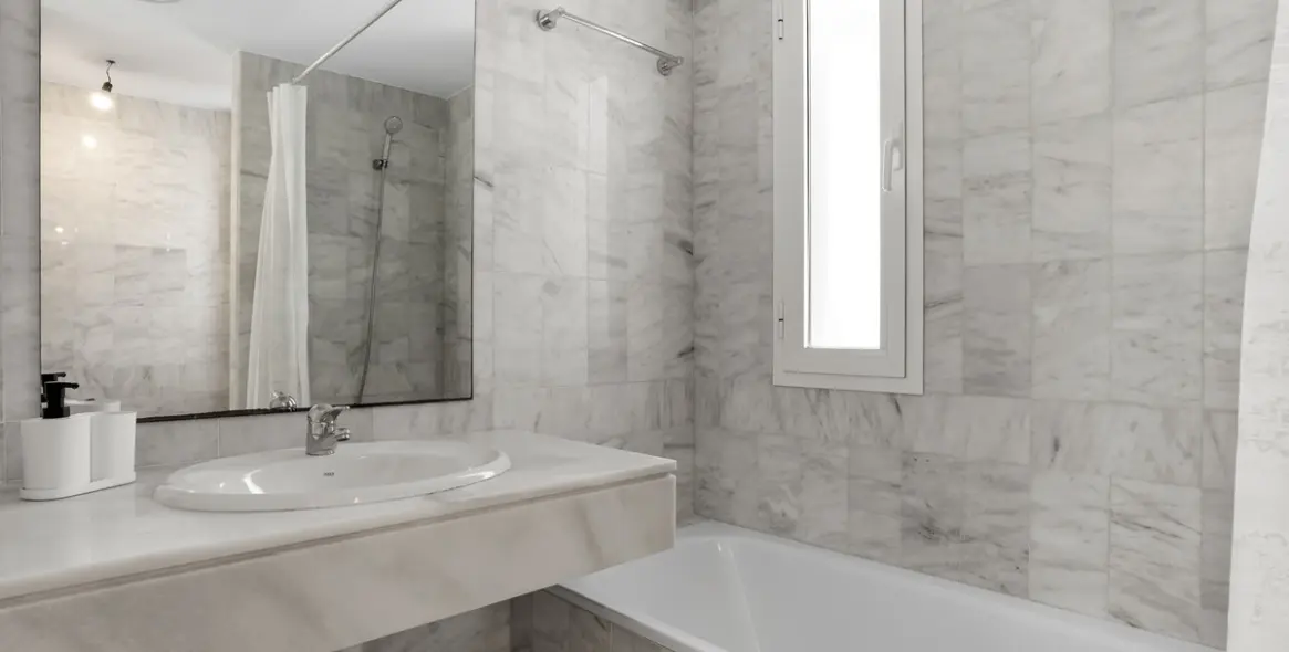 Long-term rent of penthouse in Nueva Andalucía 13