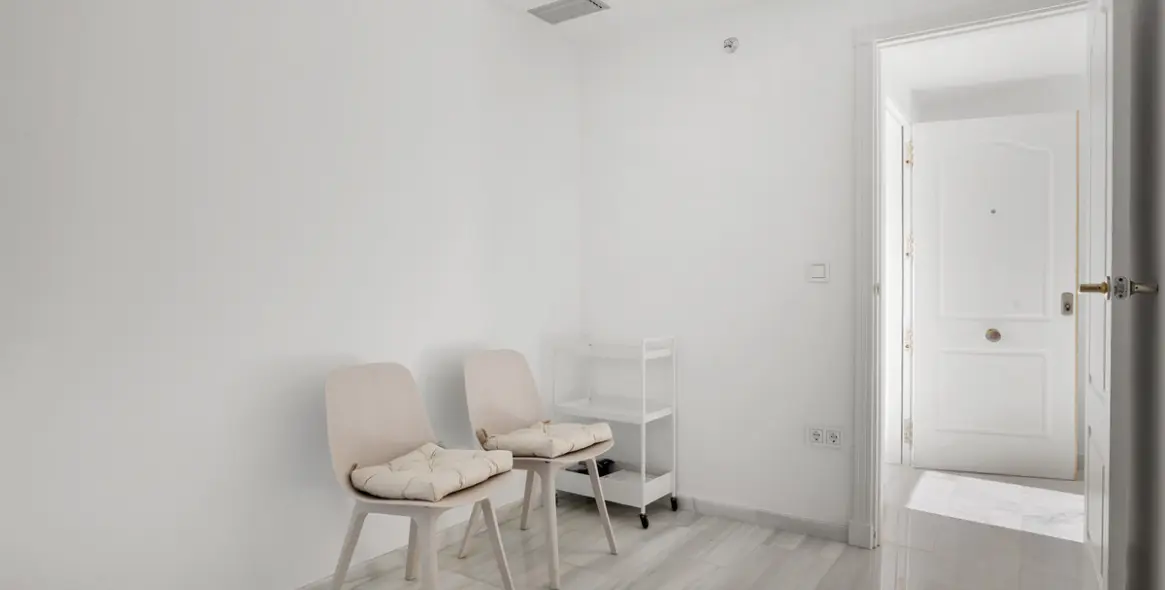 Long-term rent of penthouse in Nueva Andalucía 14