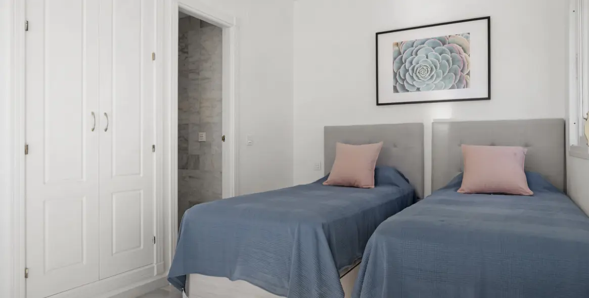 Long-term rent of penthouse in Nueva Andalucía 15