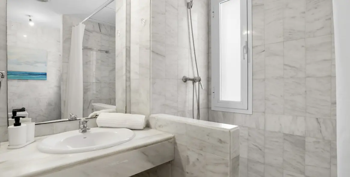 Long-term rent of penthouse in Nueva Andalucía 17