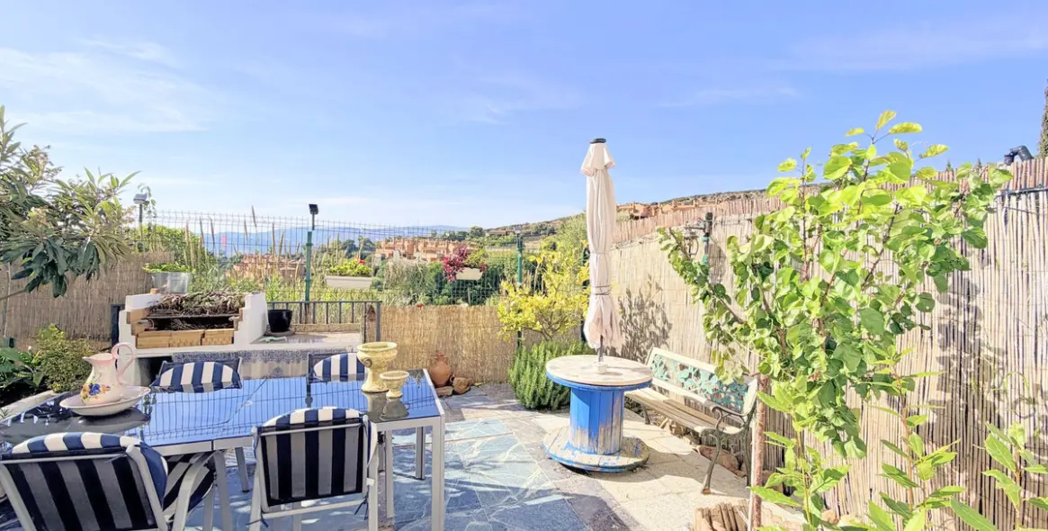 Продажа апартаментов на первом этаже в Casares Playa 2