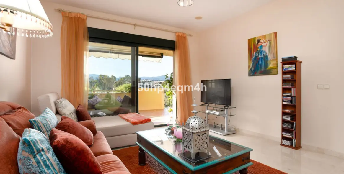 Sale of middle floor apartment in Guadalmina Alta 2