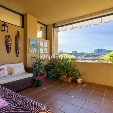 Sale of middle floor apartment in Guadalmina Alta