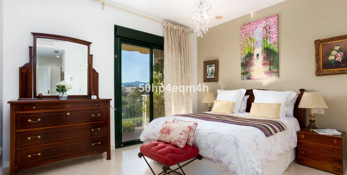 Sale of middle floor apartment in Guadalmina Alta 6