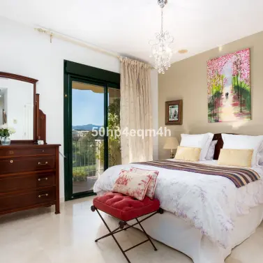 Sale of middle floor apartment in Guadalmina Alta