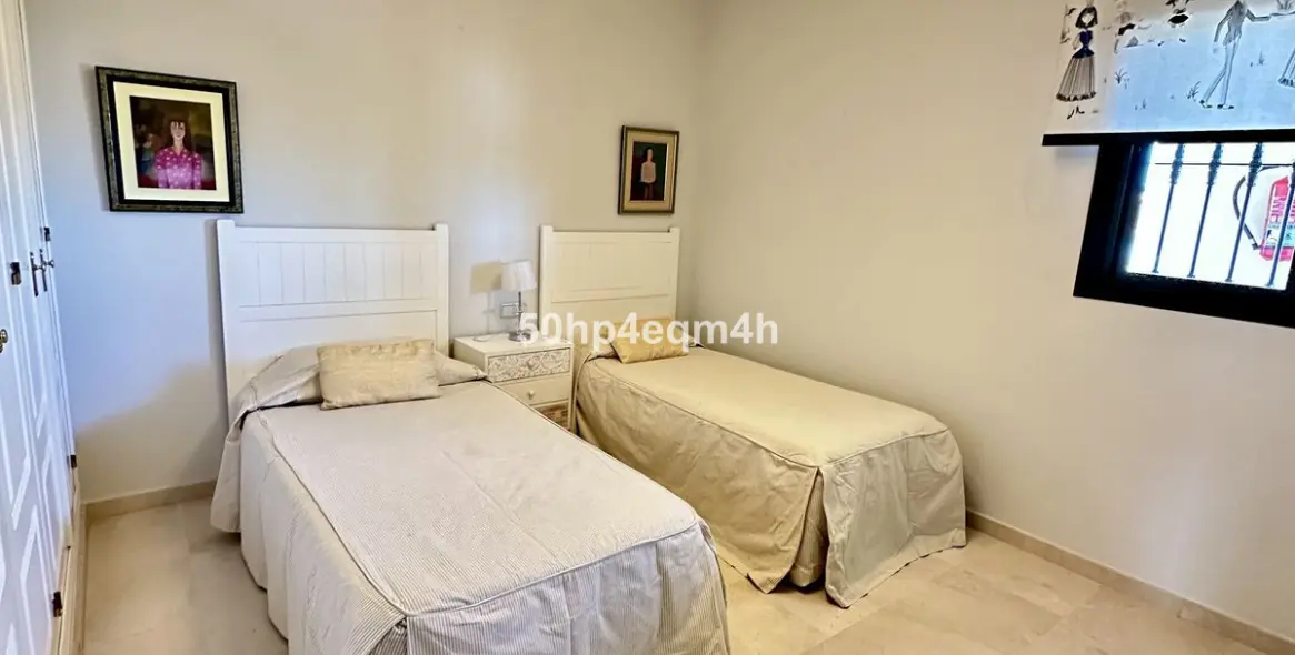 Sale of middle floor apartment in Guadalmina Alta 9