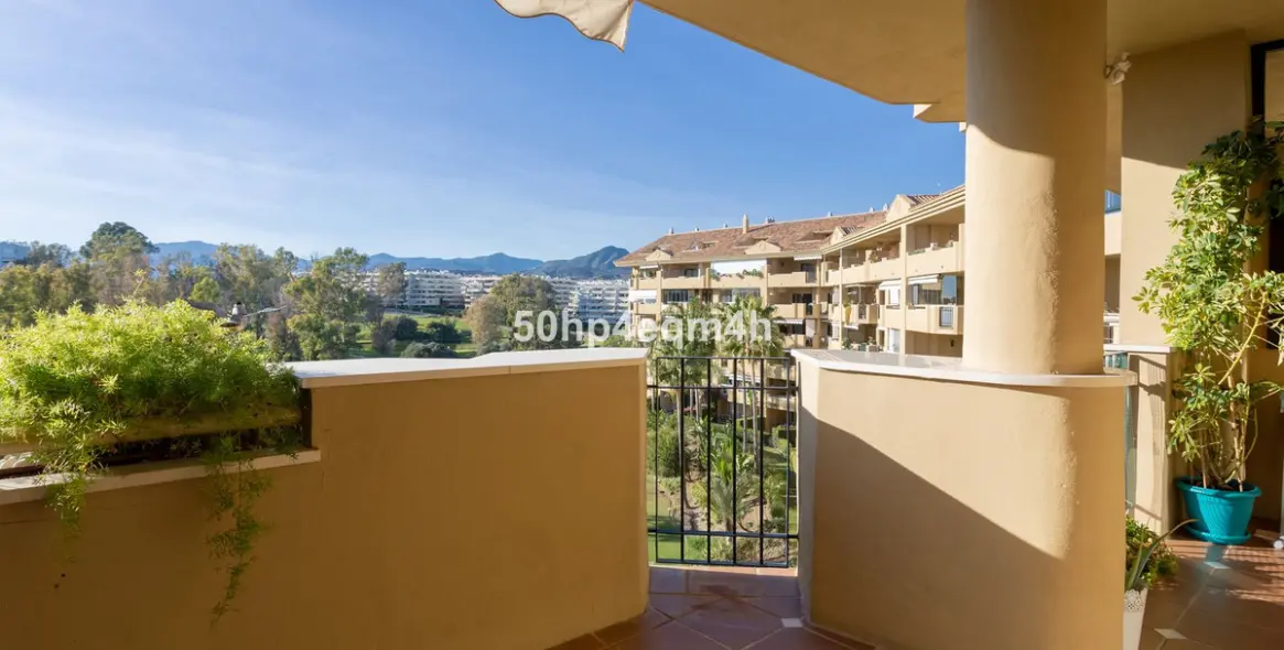Sale of middle floor apartment in Guadalmina Alta 10