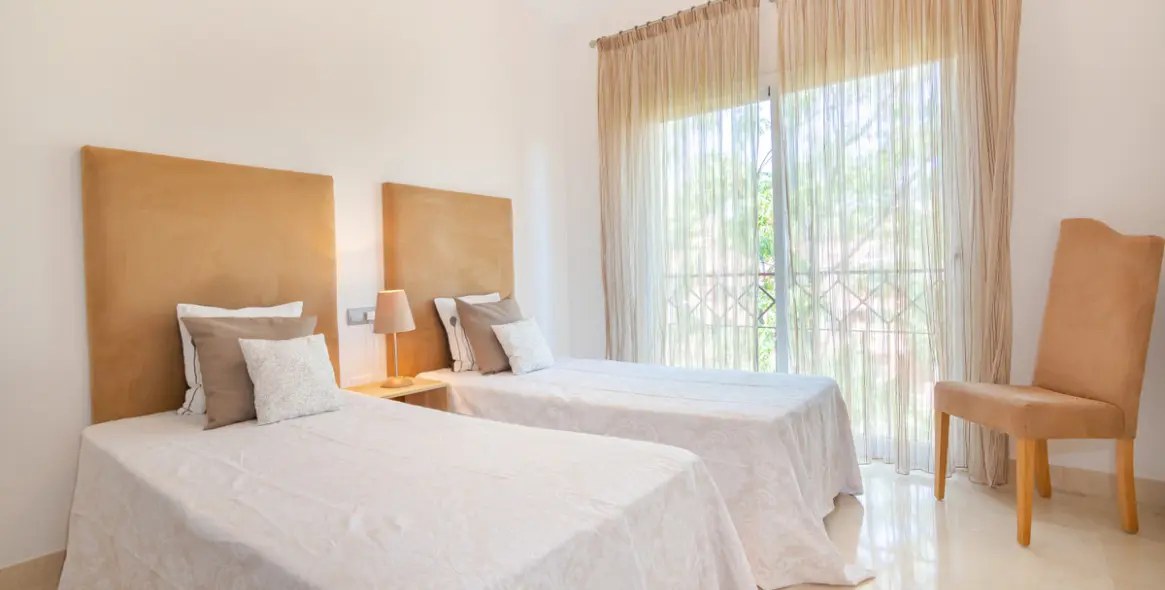 Sale of penthouse duplex in Bel Air 8