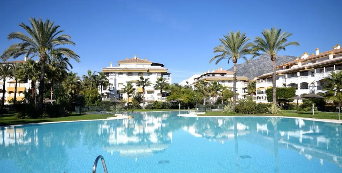 Sale of penthouse in Nueva Andalucía 1