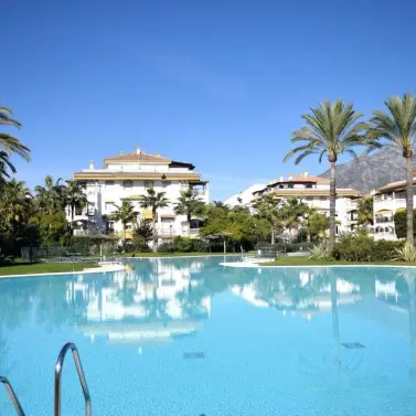 Sale of penthouse in Nueva Andalucía