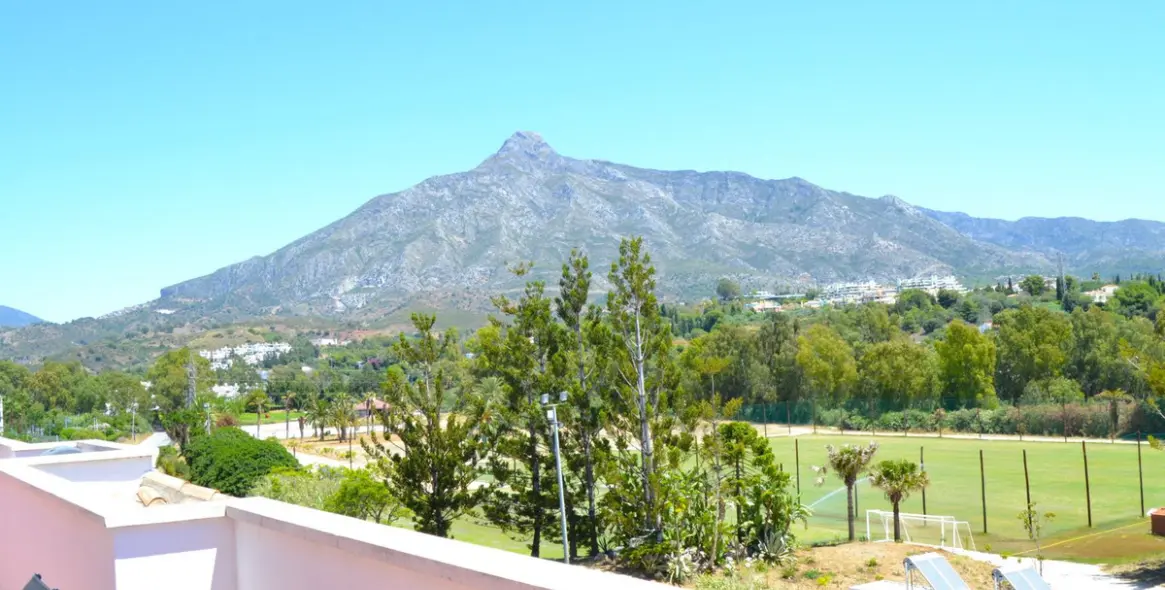 Sale of penthouse in Nueva Andalucía 2