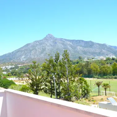 Sale of penthouse in Nueva Andalucía