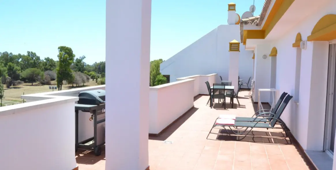 Sale of penthouse in Nueva Andalucía 11