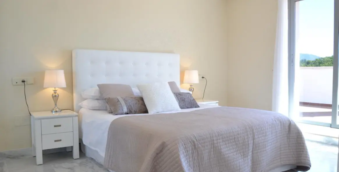 Sale of penthouse in Nueva Andalucía 12