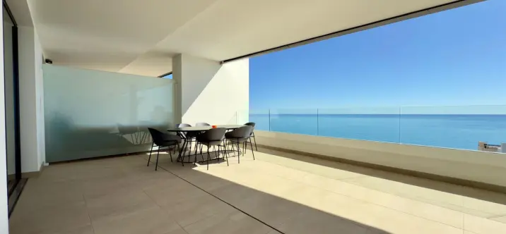 Продажа апартаментов на среднем этаже в Higueron 0