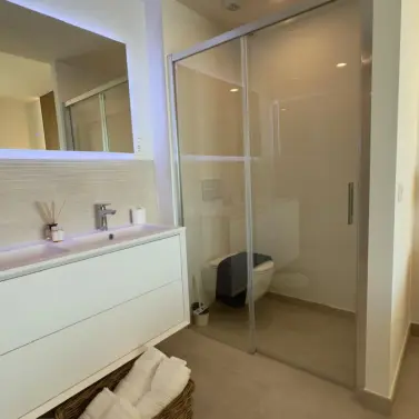 Продажа апартаментов на среднем этаже в Higueron