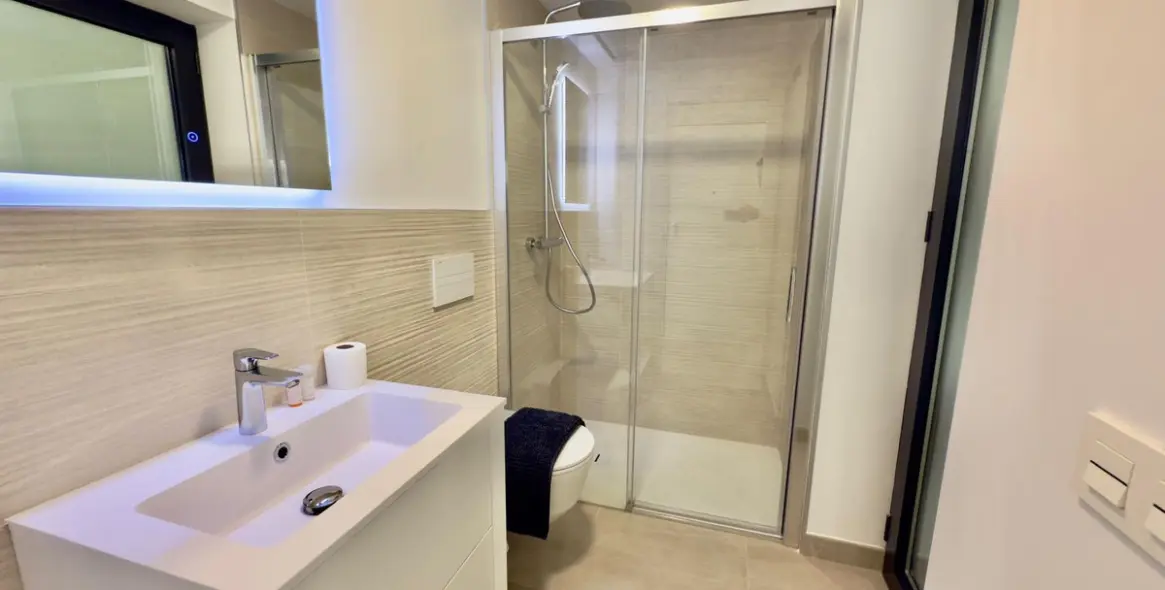 Продажа апартаментов на среднем этаже в Higueron 11