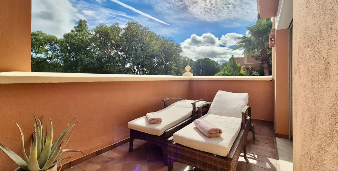 Продажа апартаментов на среднем этаже в Nueva Andalucía 12