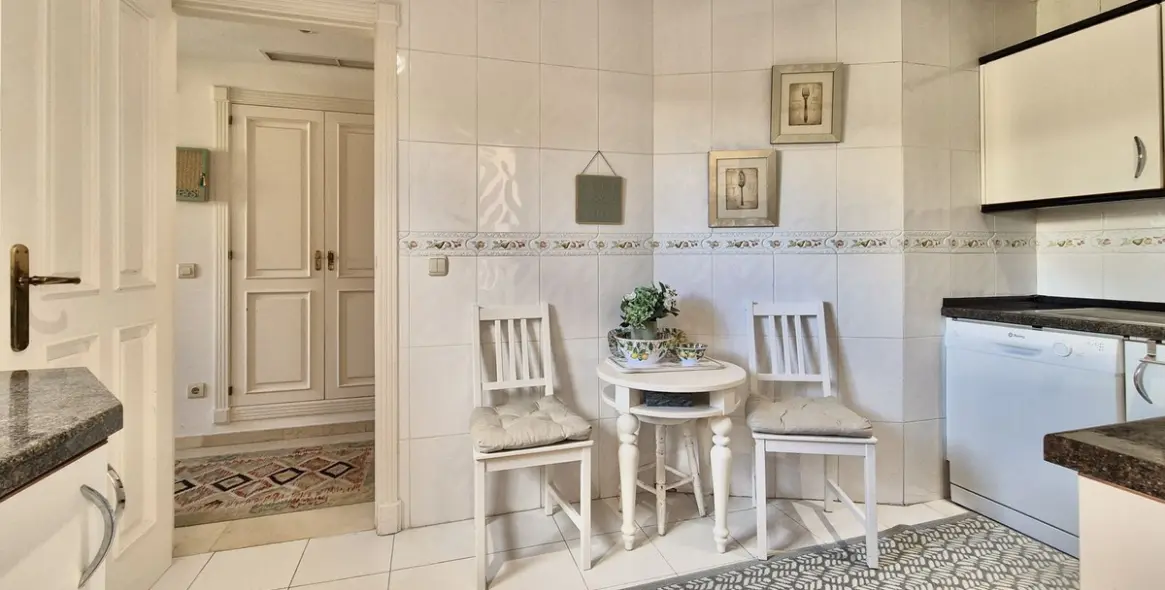 Продажа апартаментов на среднем этаже в Nueva Andalucía 18