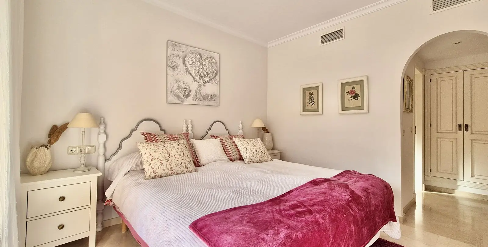 Sale of middle floor apartment in Nueva Andalucía 4
