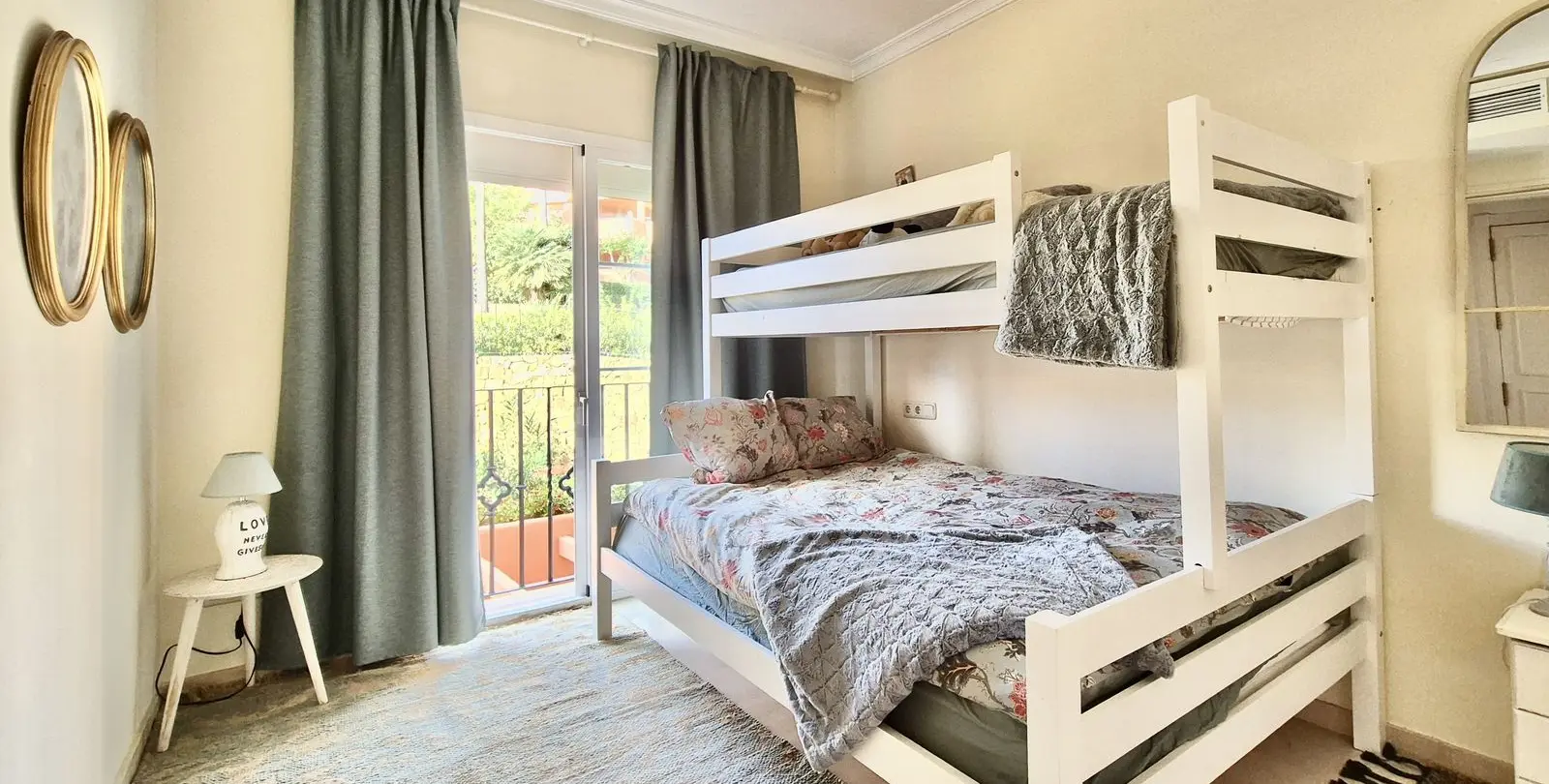 Sale of middle floor apartment in Nueva Andalucía 7