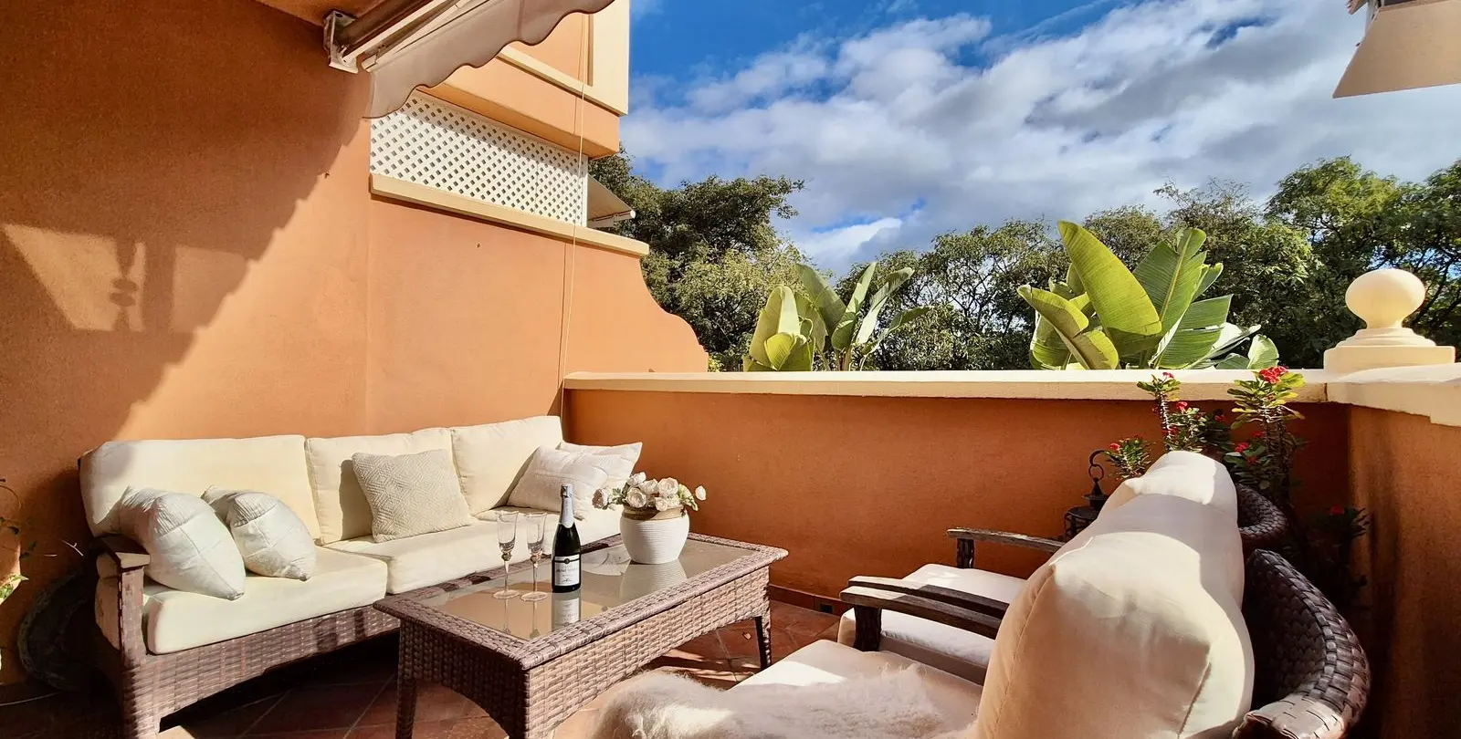 Sale of middle floor apartment in Nueva Andalucía 10