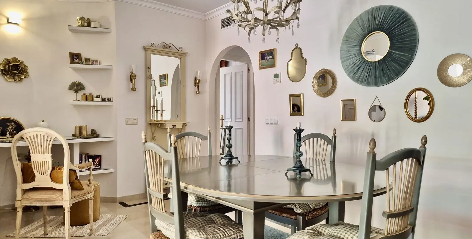 Sale of middle floor apartment in Nueva Andalucía 13