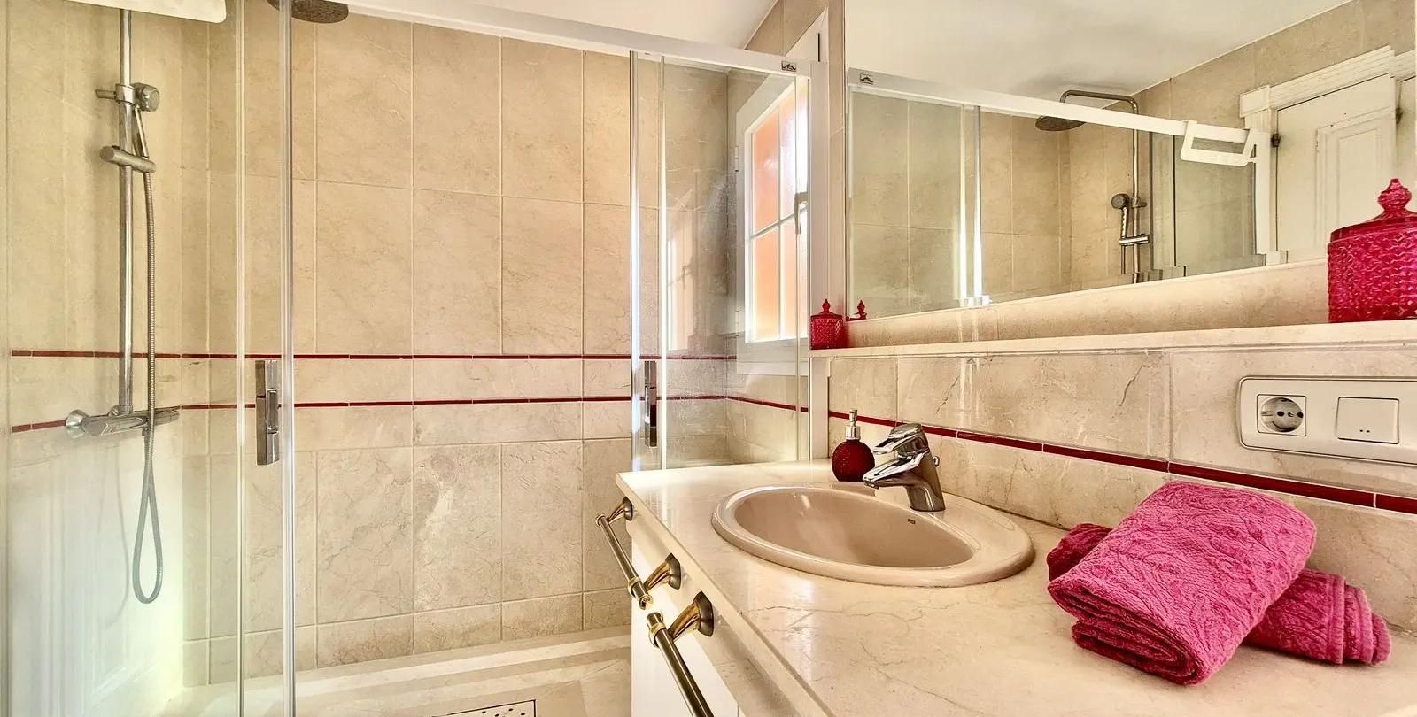 Sale of middle floor apartment in Nueva Andalucía 16