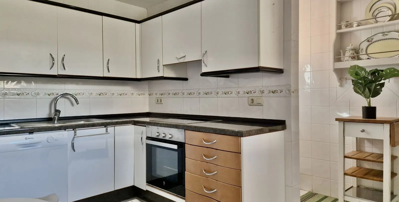 Sale of middle floor apartment in Nueva Andalucía 17